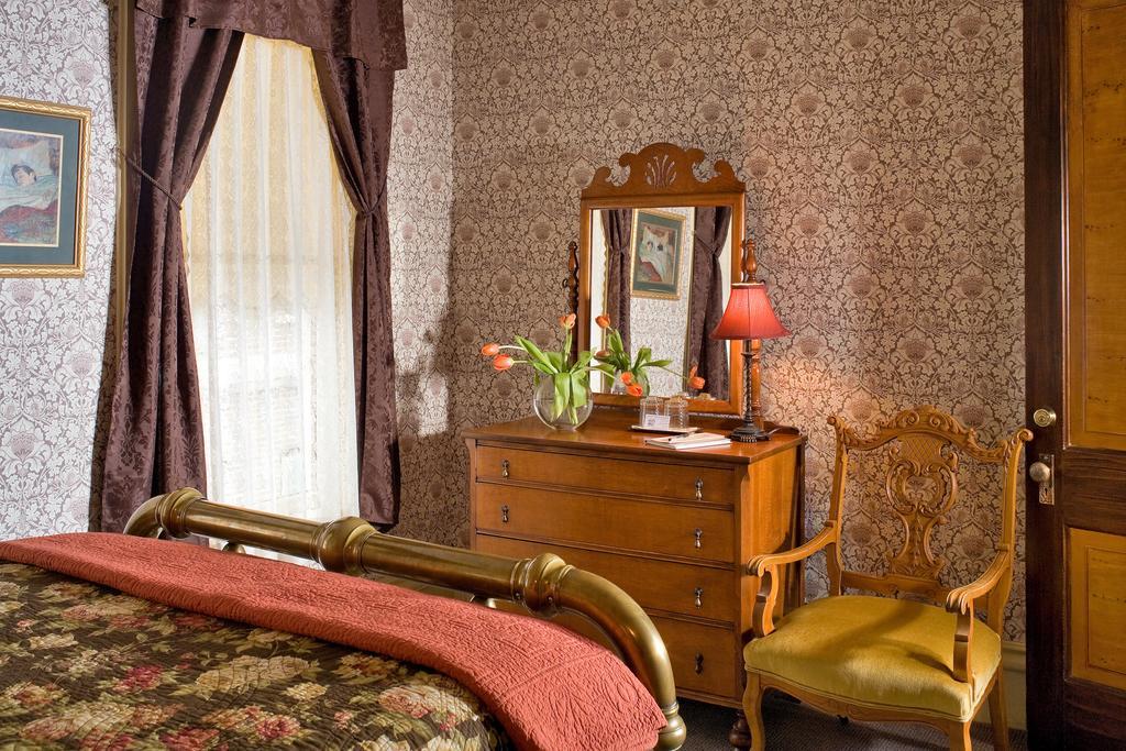Kalamazoo House Bed & Breakfast Room photo